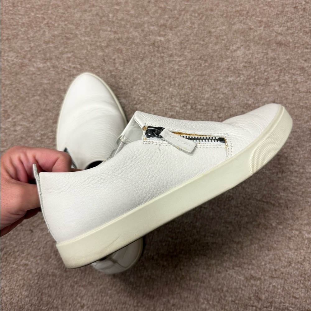 Ecco White Leather Slip-On Sneakers with Zipper